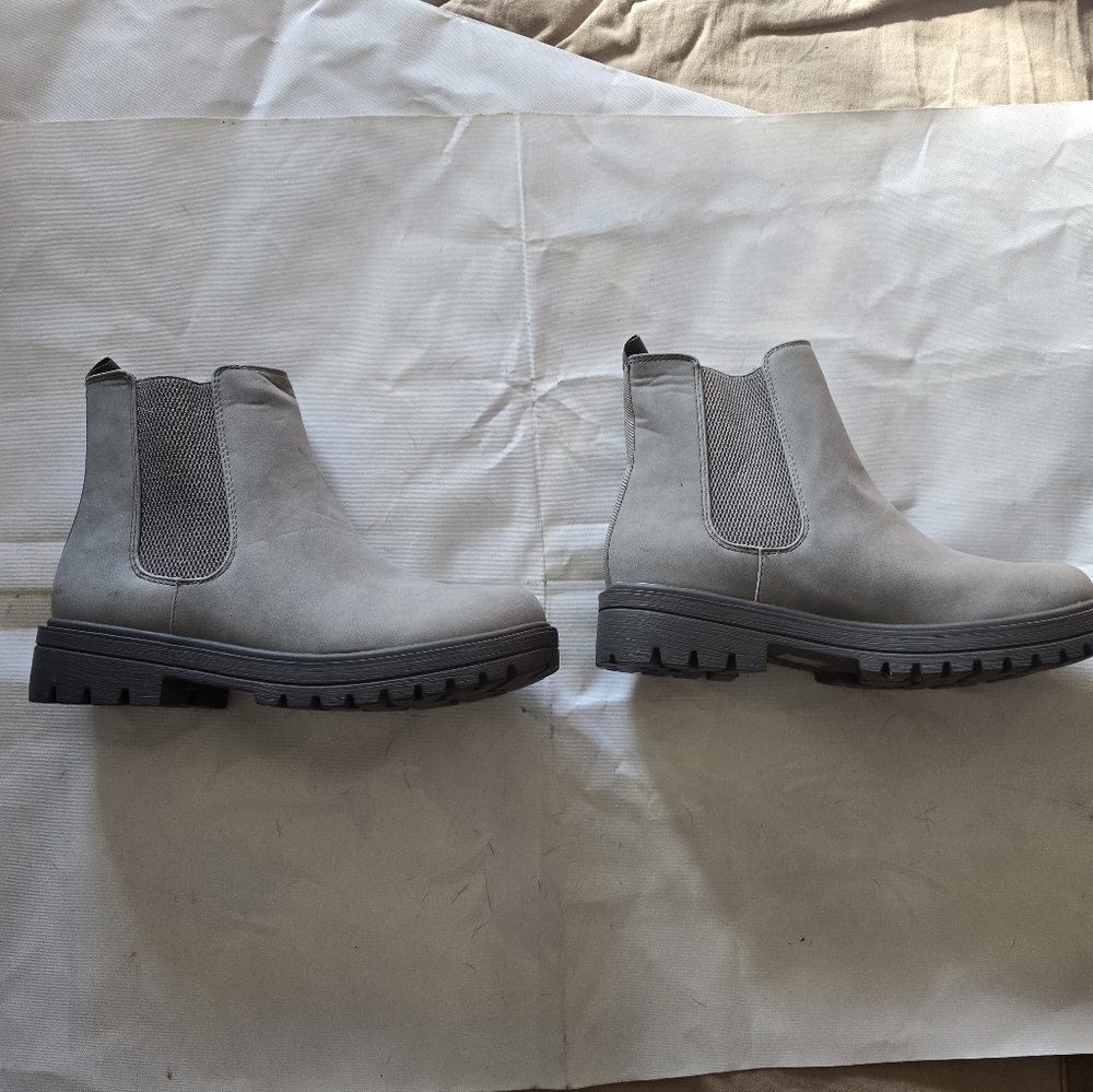 Gray Faux Suede Leather Boots Never Worn Amazon Brand - Picture 3 of 4